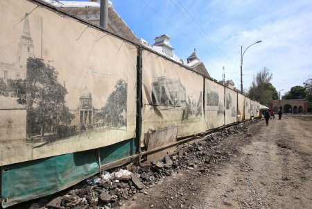В ходе капремонта Преображенской демонтировали старые рельсы (фоторепортаж)