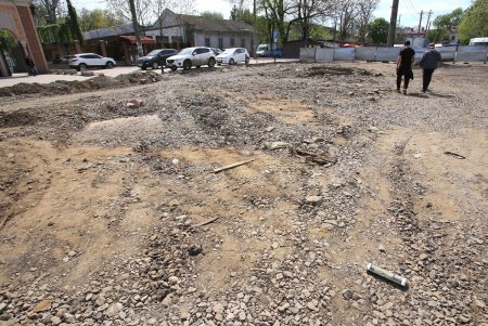 В ходе капремонта Преображенской демонтировали старые рельсы (фоторепортаж)