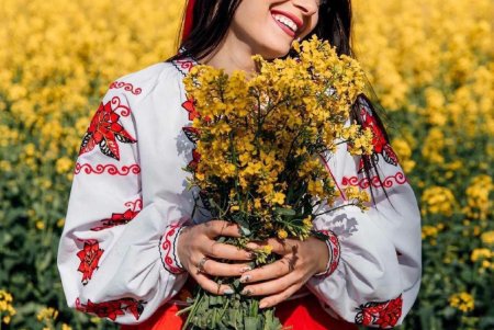 Одесситы отмечают Всемирный день вышиванки (фото)