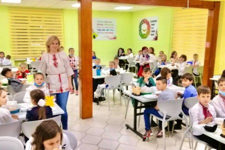 Одесситы отмечают Всемирный день вышиванки (фото)