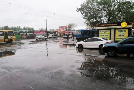Длительный дождь стал причиной незначительных подтоплений в городе, но проезжаемость по улицам – хорошая (фото)  