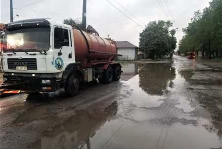 Длительный дождь стал причиной незначительных подтоплений в городе, но проезжаемость по улицам – хорошая (фото)  