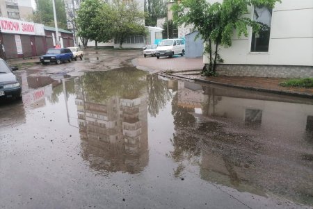 Длительный дождь стал причиной незначительных подтоплений в городе, но проезжаемость по улицам – хорошая (фото)  