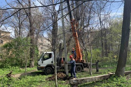 На Семинарской ночью станет светлее: там установлен новый фонарь