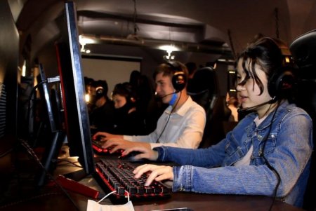Одесские пенсионеры установили рекорд в игре Counter-Strike (фото)