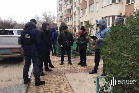 Полицейский Овидиопольского района напал на женщину, украл украшения и почти 800 тысяч гривен