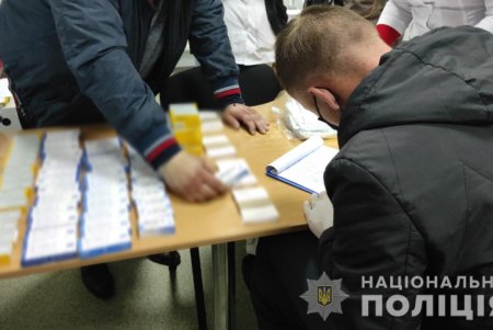Сотрудники одесской частной клиники незаконно выписывали рецепты на наркосодержашие препараты (фото, видео)