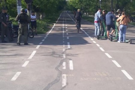 Женщина и подросток госпитализированы в результате падения с электросамокатов на Думской площади и Трассе здоровья (фото)