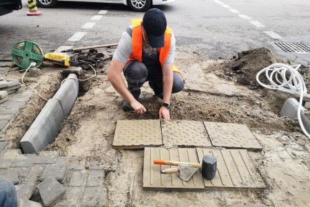Пешеходные переходы на перекрестках Екатерининской и Ланжероновской оборудуют LED-подсветкой (фото)