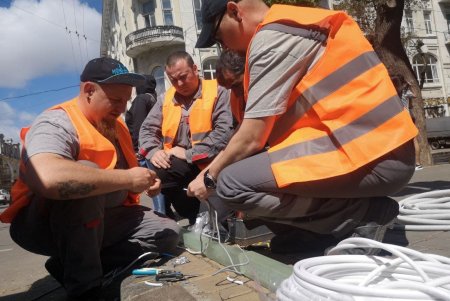 Пешеходные переходы на перекрестках Екатерининской и Ланжероновской оборудуют LED-подсветкой (фото)