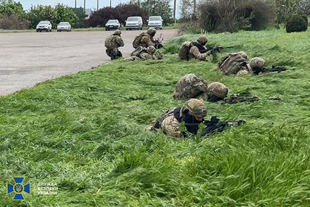 Под Одессой провели учения по обезвреживанию террористов и освобождению заложников (фото)