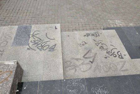 В Приморском районе вандалы разрисовали памятник «Похищение Европы» (фото)