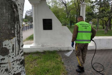 В Приморском районе вандалы разрисовали памятник «Похищение Европы» (фото)