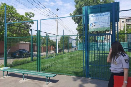 Ночью в Измаиле неизвестные вандалы пытались поджечь недавно реконструированный стадион (фото)