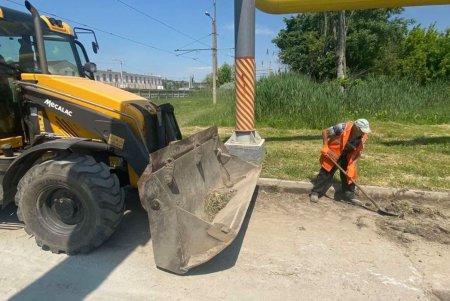 Одесские дорожники ежедневно следят за санитарным состоянием улиц и остановочных комплексов (фото)