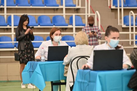 На стадионе на Фонтанской дороге открыли первый в городе центр массовой вакцинации (фото)
