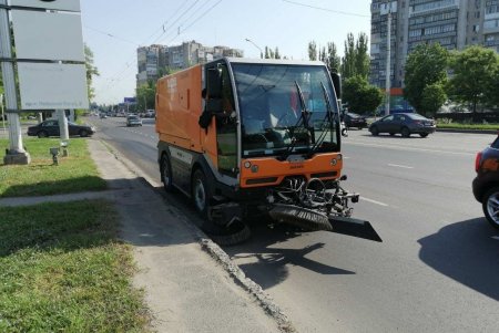 В двух районах города демонтированы незаконно установленные юнипаркеры (фото)