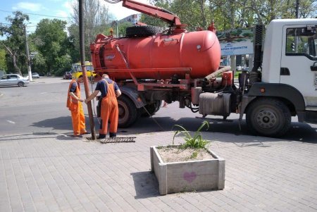 В двух районах города демонтированы незаконно установленные юнипаркеры (фото)