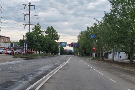 Дорожную разметку на улице Краснова нанесли «холодным пластиком»