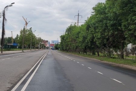 Дорожную разметку на улице Краснова нанесли «холодным пластиком»