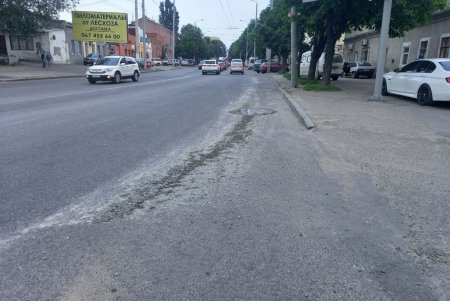 В районе автовокзала дорогу очистили от разлитого бетона, создававшего аварийную ситуацию