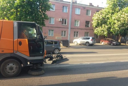 В районе автовокзала дорогу очистили от разлитого бетона, создававшего аварийную ситуацию