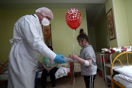 Мэр Одессы поздравил с Международным днем защиты детей юных пациентов городской больницы