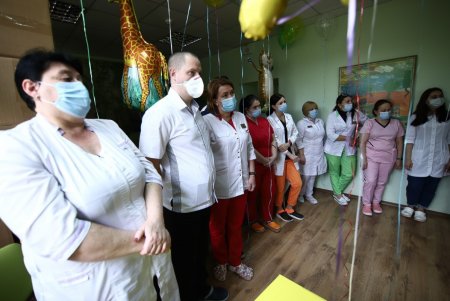 Мэр Одессы поздравил с Международным днем защиты детей юных пациентов городской больницы
