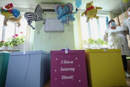 Мэр Одессы поздравил с Международным днем защиты детей юных пациентов городской больницы