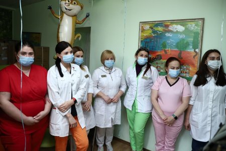 Мэр Одессы поздравил с Международным днем защиты детей юных пациентов городской больницы