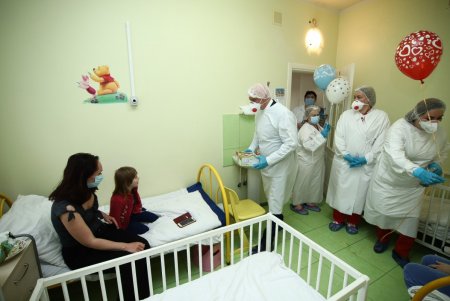 Мэр Одессы поздравил с Международным днем защиты детей юных пациентов городской больницы