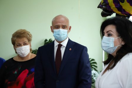 Мэр Одессы поздравил с Международным днем защиты детей юных пациентов городской больницы