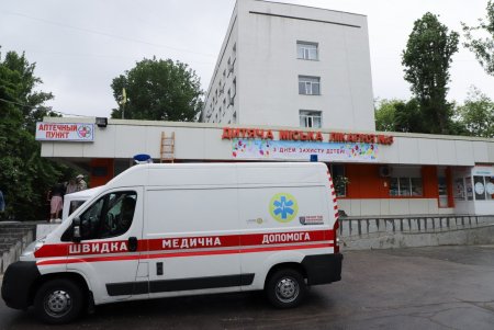 Мэр Одессы поздравил с Международным днем защиты детей юных пациентов городской больницы