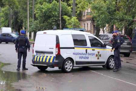 Со стрельбой и спецназом: в гимназии № 4 прошли учения по обезвреживанию террориста (фоторепортаж)