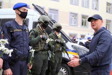 Со стрельбой и спецназом: в гимназии № 4 прошли учения по обезвреживанию террориста (фоторепортаж)