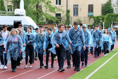 Со стрельбой и спецназом: в гимназии № 4 прошли учения по обезвреживанию террориста (фоторепортаж)