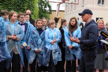 Со стрельбой и спецназом: в гимназии № 4 прошли учения по обезвреживанию террориста (фоторепортаж)
