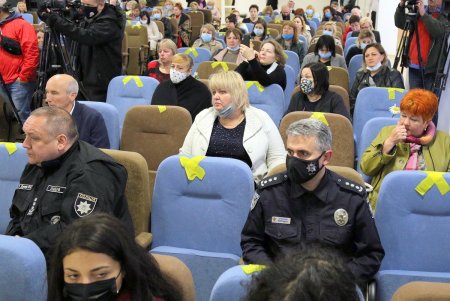 Со стрельбой и спецназом: в гимназии № 4 прошли учения по обезвреживанию террориста (фоторепортаж)