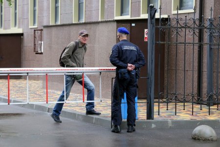 Со стрельбой и спецназом: в гимназии № 4 прошли учения по обезвреживанию террориста (фоторепортаж)