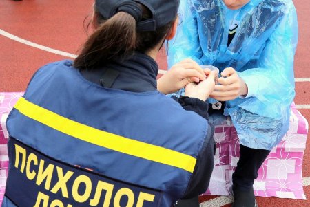 Со стрельбой и спецназом: в гимназии № 4 прошли учения по обезвреживанию террориста (фоторепортаж)