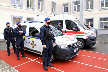 Со стрельбой и спецназом: в гимназии № 4 прошли учения по обезвреживанию террориста (фоторепортаж)