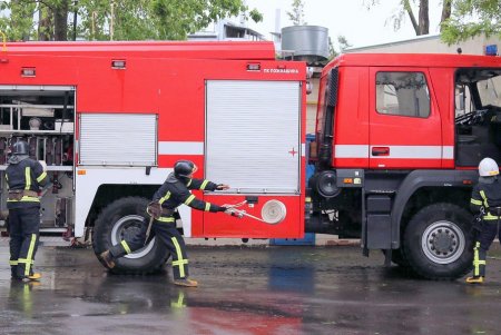 Со стрельбой и спецназом: в гимназии № 4 прошли учения по обезвреживанию террориста (фоторепортаж)