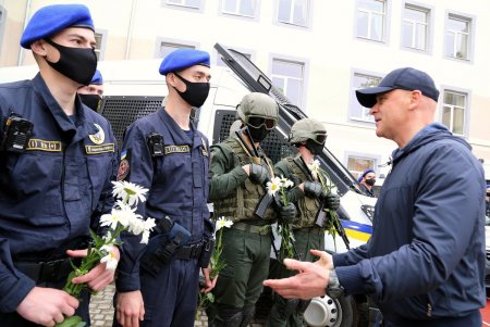 Со стрельбой и спецназом: в гимназии № 4 прошли учения по обезвреживанию террориста (фоторепортаж)