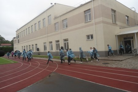 «Одесскую гимназию № 4 захватил террорист»: состоялось учебное занятие, как действовать в чрезвычайной ситуации (фото)
