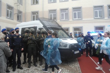 «Одесскую гимназию № 4 захватил террорист»: состоялось учебное занятие, как действовать в чрезвычайной ситуации (фото)