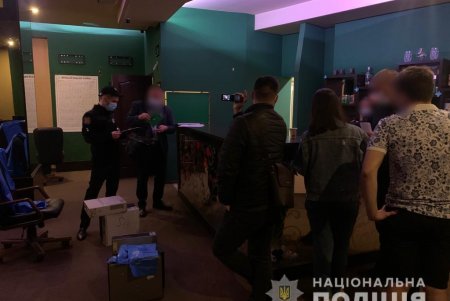 Подпольное онлайн-казино разоблачили на проспекте Шевченко (фото)