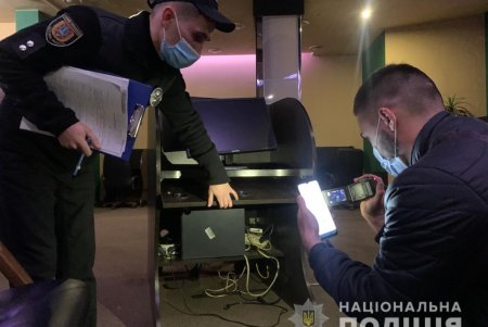 Подпольное онлайн-казино разоблачили на проспекте Шевченко (фото)