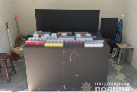 На одесском рынке полицейские изъяли контрафактные сигареты на 50 тысяч гривен (фото)