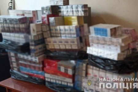 На одесском рынке полицейские изъяли контрафактные сигареты на 50 тысяч гривен (фото)