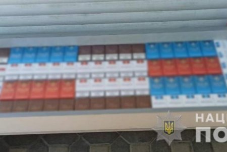 На одесском рынке полицейские изъяли контрафактные сигареты на 50 тысяч гривен (фото)